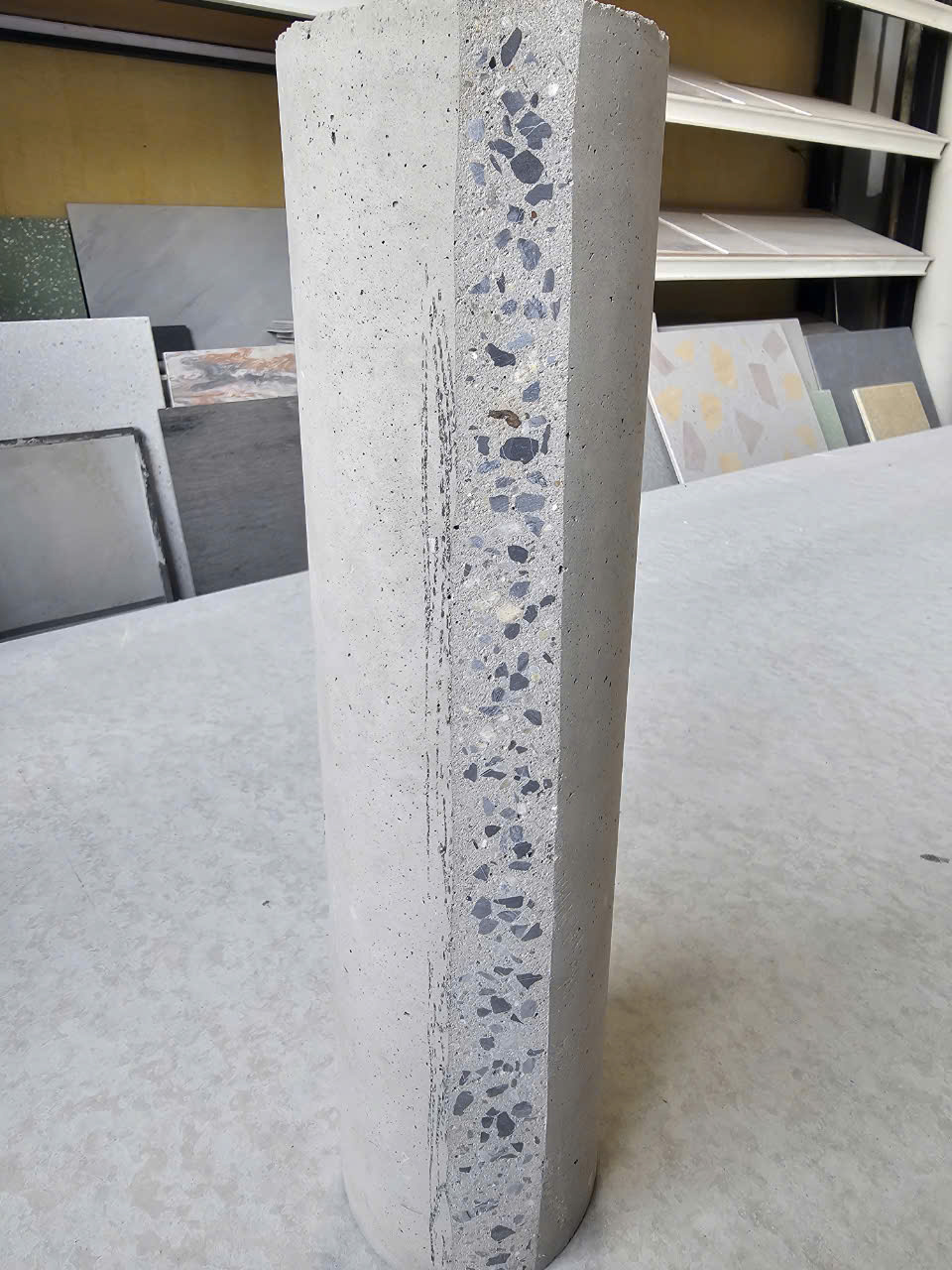 BÊ TÔNG TỰ LÈN HỖN HỢP KHOÁNG SILICAT.